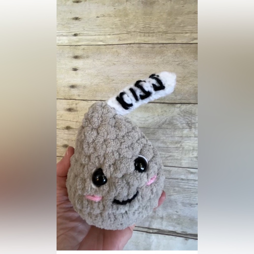 Crochet Kiss Stuffed Toy